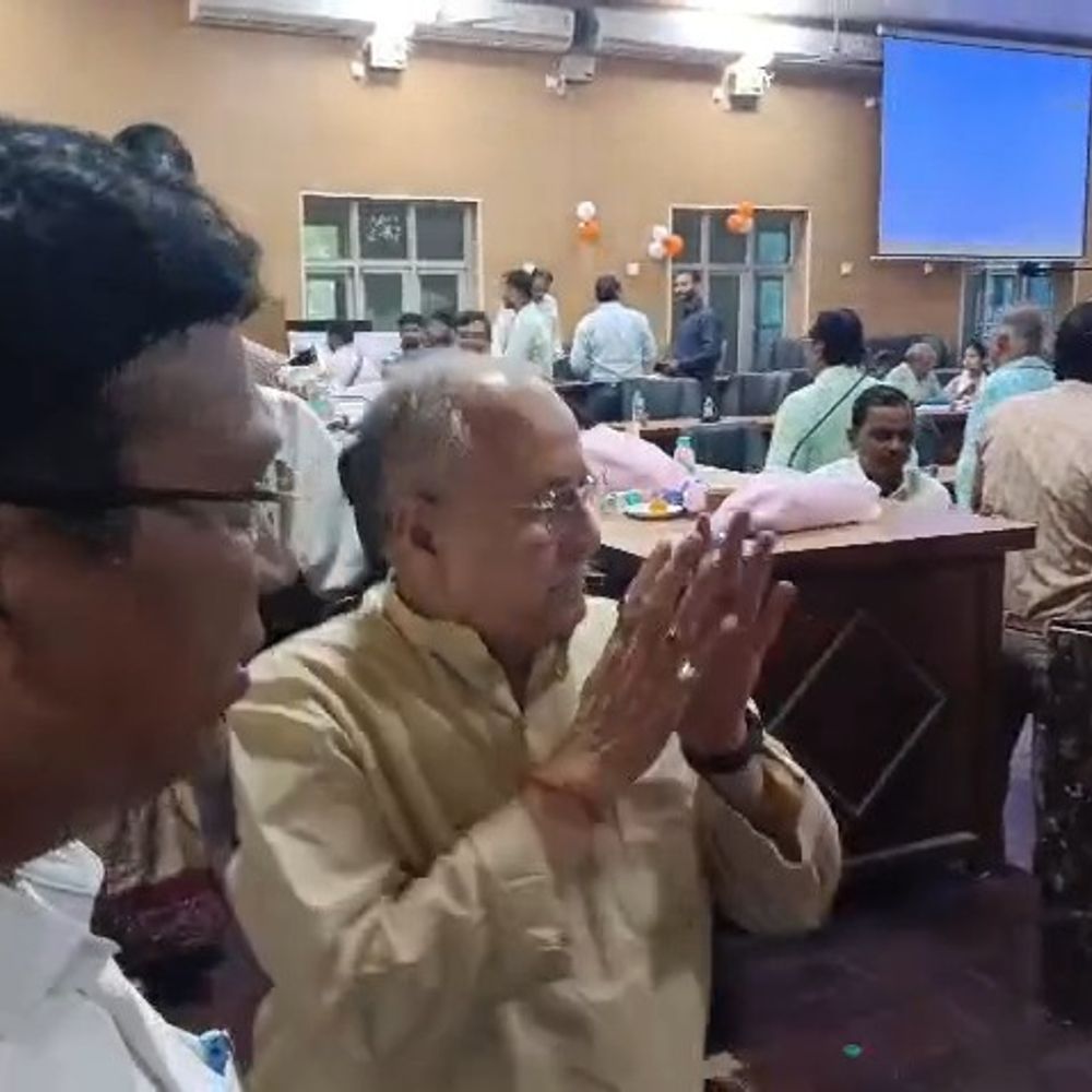 नौ साल में विकास, कानून व्यवस्था और निवेश का दावा:विधायक राम नरेश अग्निहोत्री बोले- बीमारू छवि से निकलकर यूपी बना अग्रणी राज्य