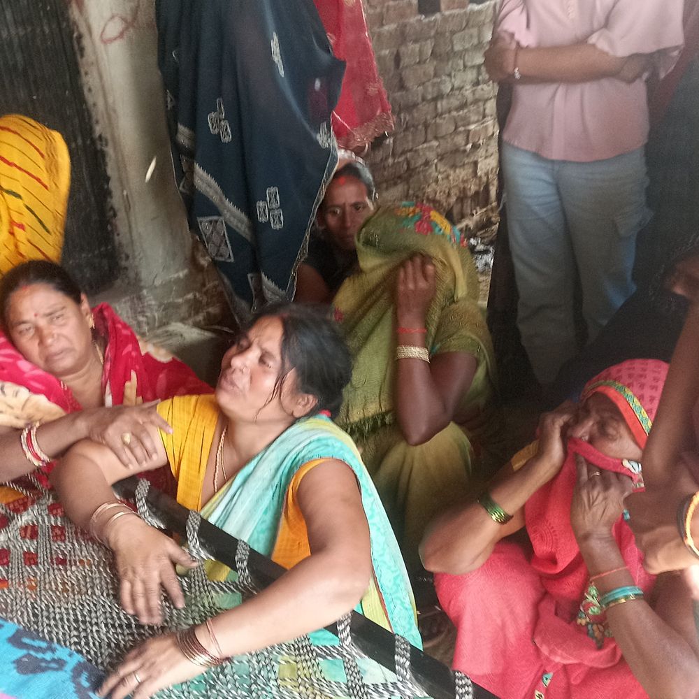 सिद्धार्थनगर में 10 वर्षीय बालक ने की आत्महत्या:खेसरहा थाना क्षेत्र में दुपट्टे से लगाया फंदा, मां खेत गई थी