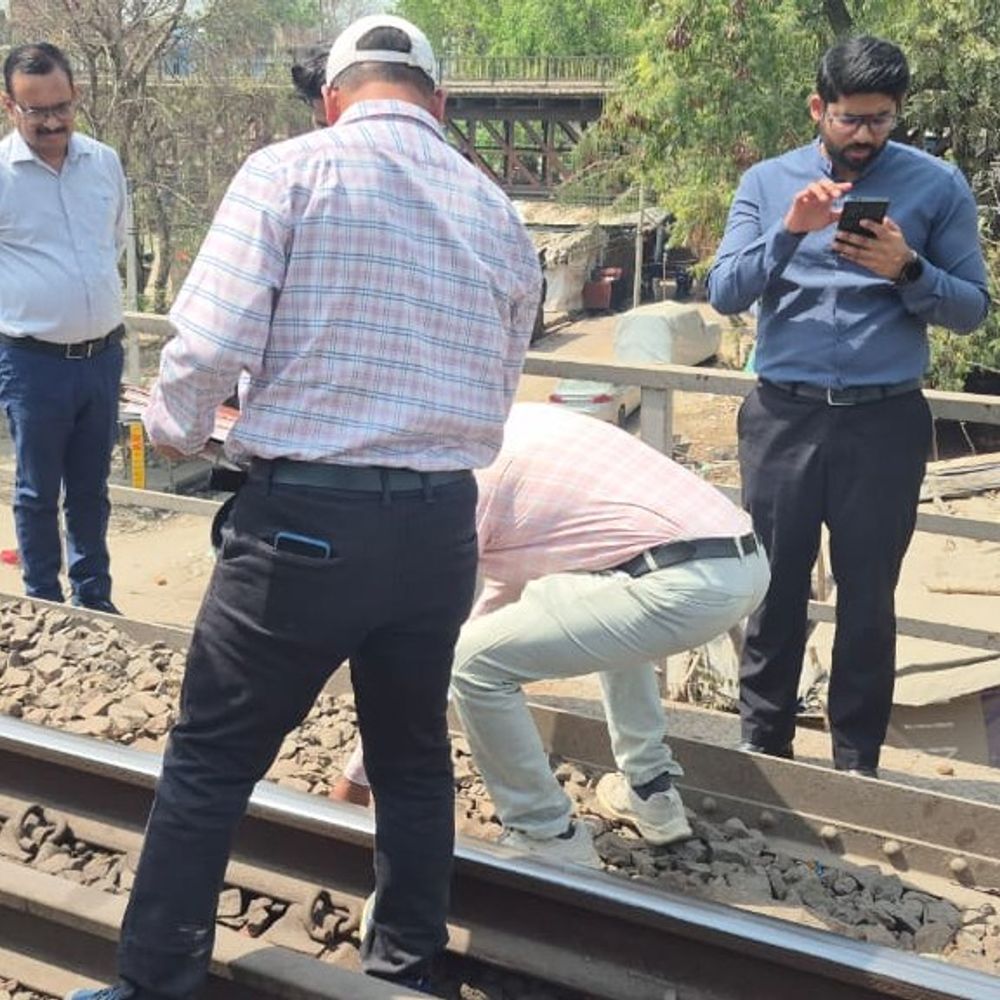 गंगापुल पर ट्रैक बदलने का काम होगा:रेलवे अधिकारियों ने किया निरीक्षण, 2 अप्रैल से लिया जाएगा मेगा ब्लॉक