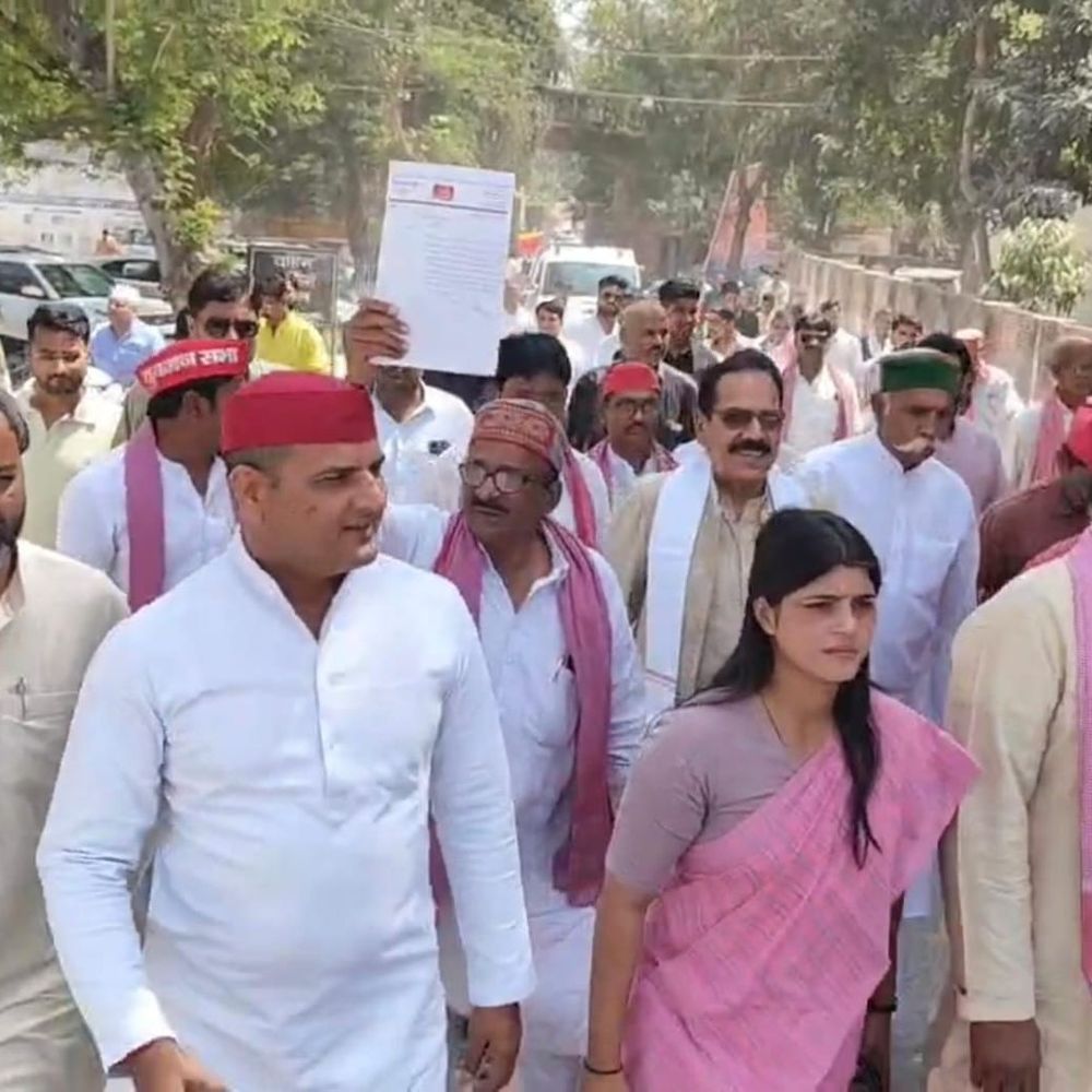 हमीरपुर में सपा जिला पंचायत सदस्य से साइबर ब्लैकमेलिंग:आपत्तिजनक AI फोटो वायरल करने की धमकी देकर मांगे 8 लाख रुपए