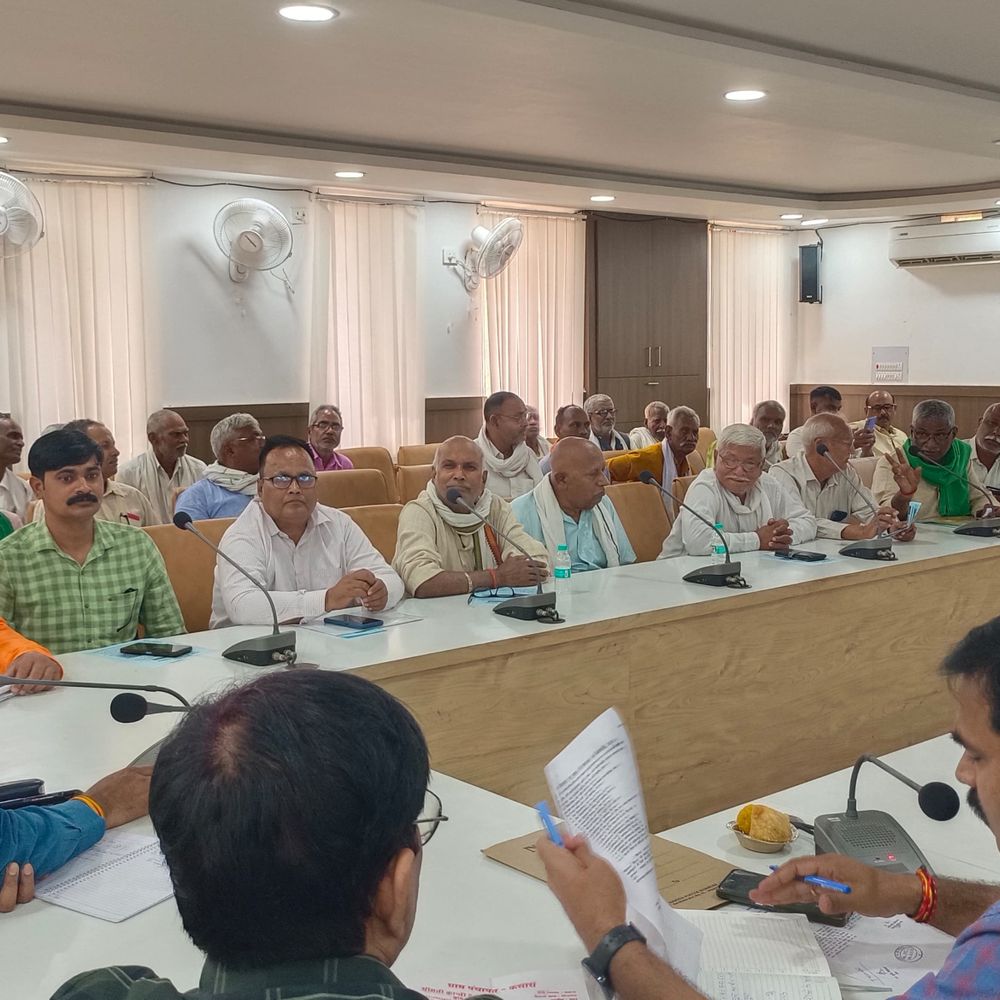 किसान दिवस पर डीएम ने सुनीं समस्याएं:सरकारी योजनाओं का लाभ अंतिम किसान तक पहुंचाने के दिए निर्देश