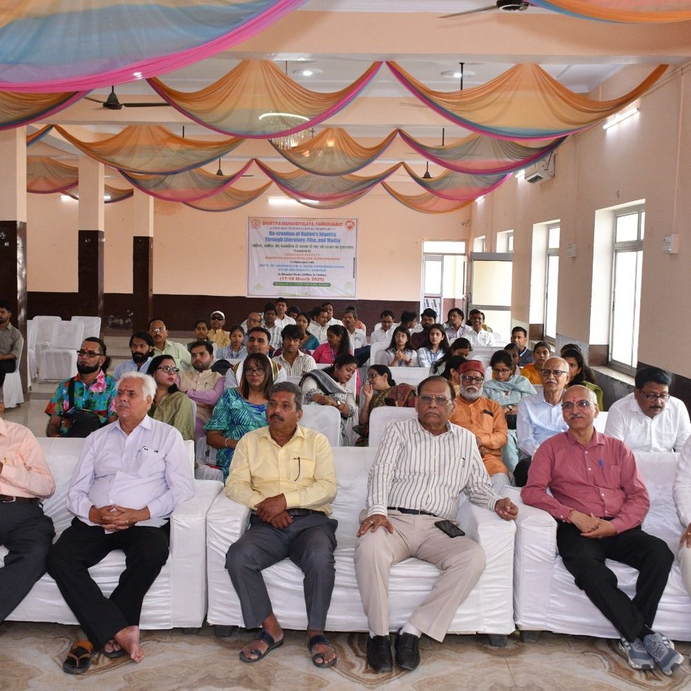 भारतीय महाविद्यालय में अंतरराष्ट्रीय संगोष्ठी शुरू:प्रोफेसर रवींद्र प्रताप सिंह ने कहा- साहित्य भूत, भविष्य और वर्तमान को प्रकाशित करता है