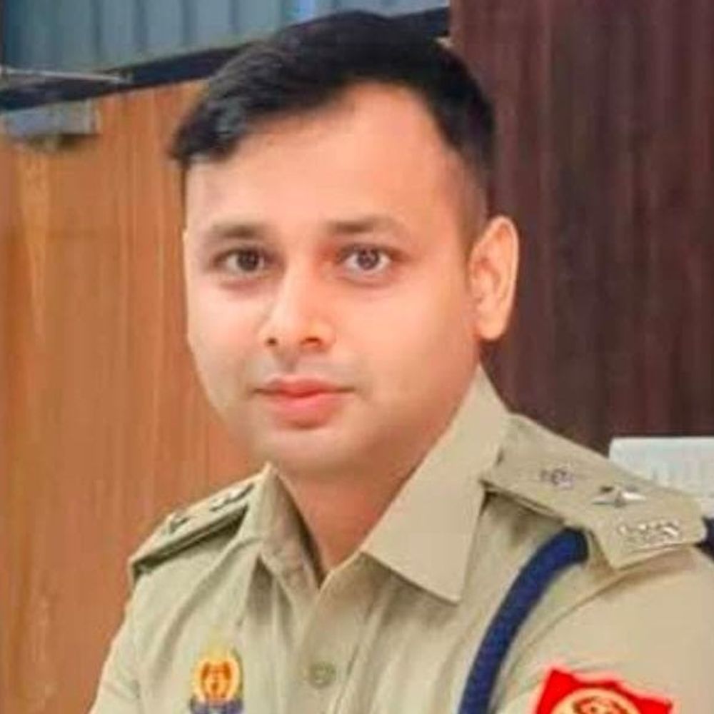 फतेहपुर के नए एसपी अभिमन्यु मांगलिक ने लिया चार्ज:तीन लोगों ने किया था सुसाइड, पीड़ित परिवार से मिलकर जांच का आश्वासन