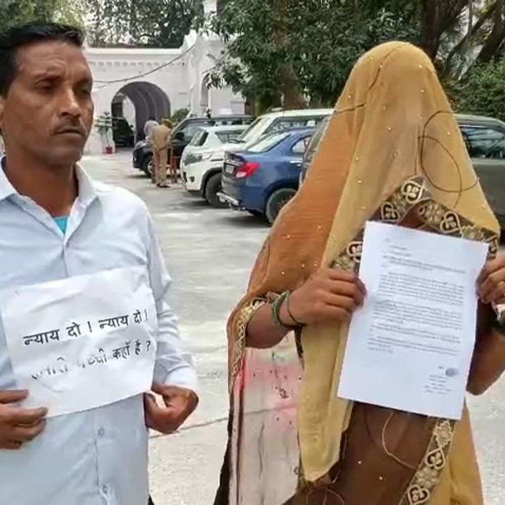 बरेली में अस्पताल से नवजात बच्ची गायब:घरवाले बोले- हॉस्पिटल कर्मियों ने बेटी को बेचा, DM से मदद की गुहार लगाई
