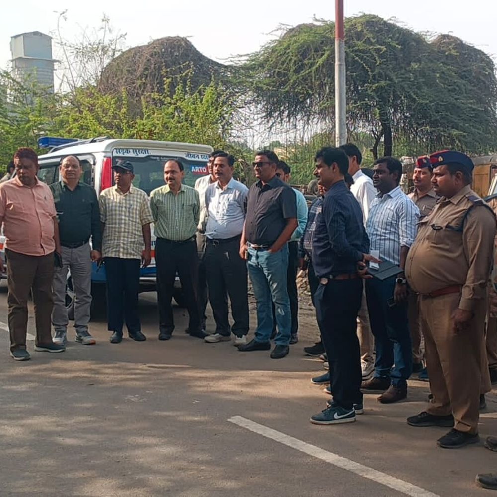 चंदौली में ओवरलोड वाहनों पर कार्रवाई:परिवहन विभाग ने 15 वाहन सीज किए, 20 से अधिक का चालान