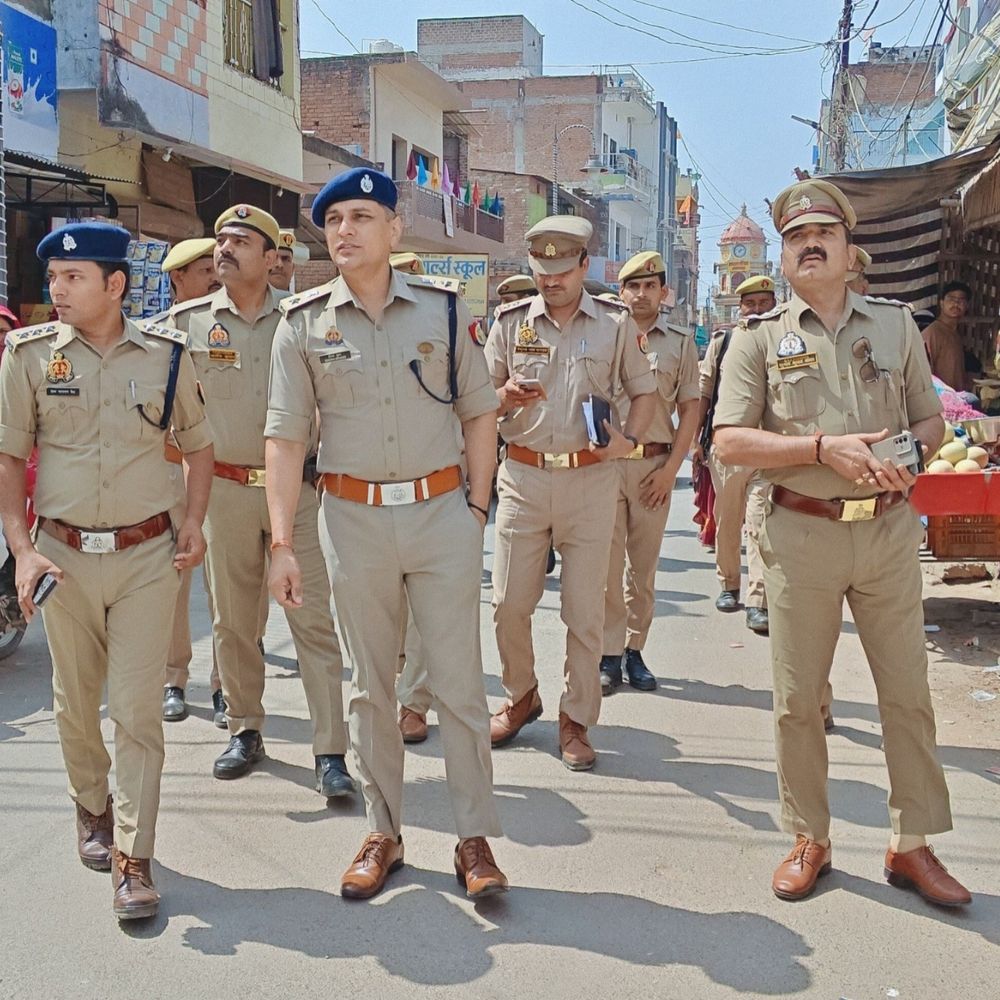 अवकाश के बाद ड्यूटी पर नहीं लौटे 11 पुलिसकर्मी:प्रतापगढ़ पुलिस अधीक्षक ने किया निलंबित, विभागीय जांच शुरू