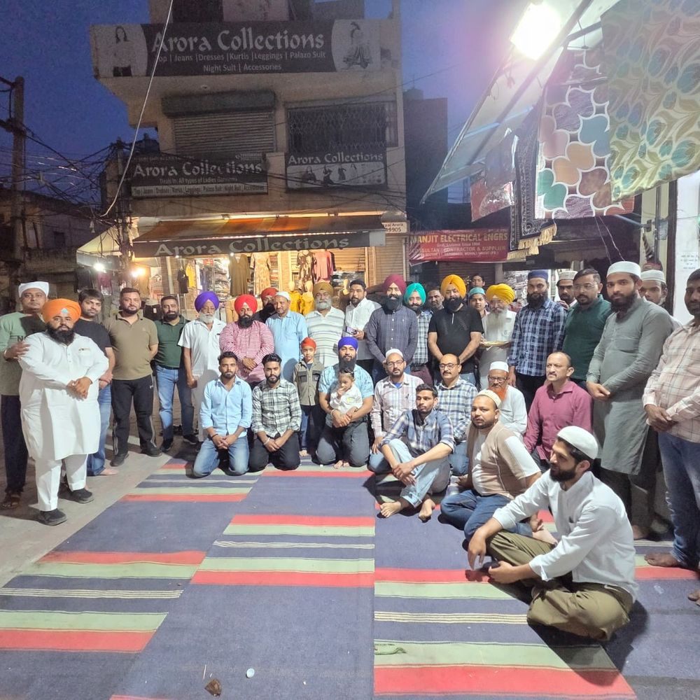 डेराबस्सी में सांझा इफ्तार में दिखा भाईचारे का रंग:  मीरा माली मार्केट में रोजा इफ्तार करवाया, अमन-चैन और तरक्की के लिए मांगी दुआ – Mohali News