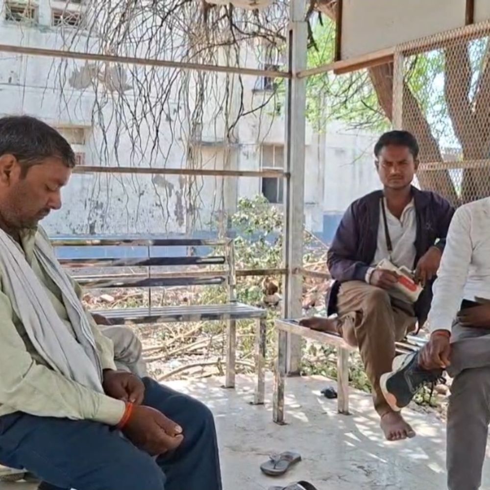 जालौन जंगल में वाचर का शव मिला:शरीर पर मिले नोचने और चोट के निशान, चार नामजद पर हत्या का मुकदमा दर्ज