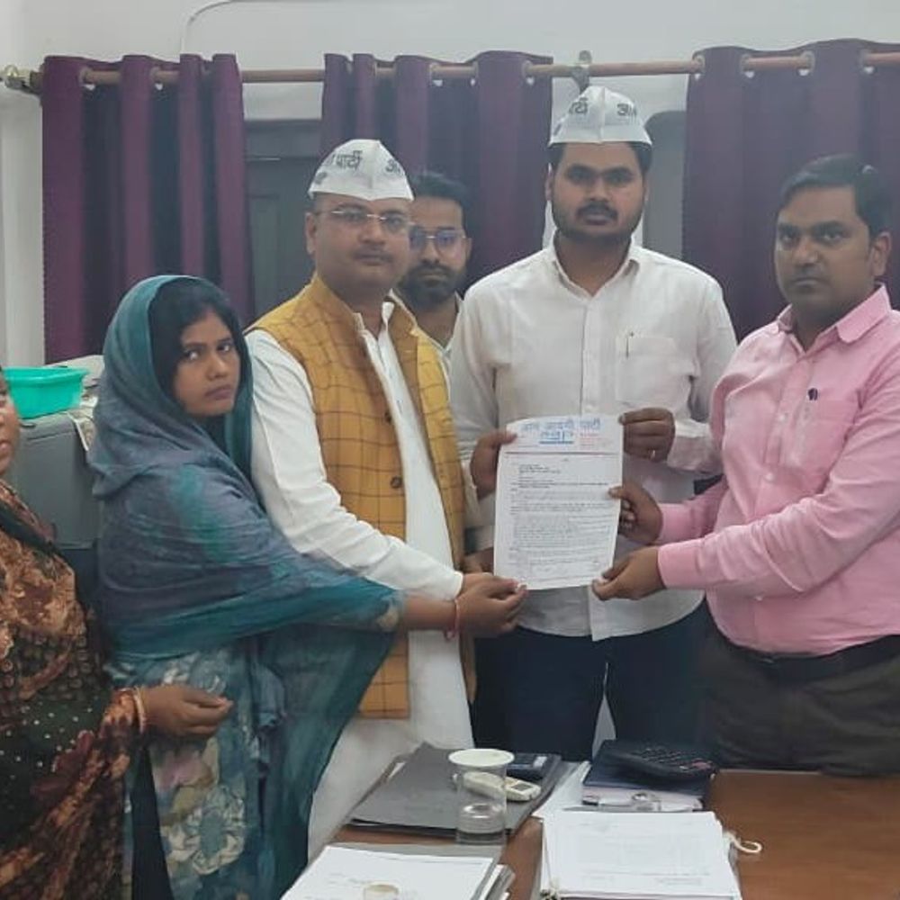 मऊ में स्मार्ट मीटर के खिलाफ आप का प्रदर्शन:बुनकरों और उपभोक्ताओं के शोषण का आरोप, समाधान की मांग