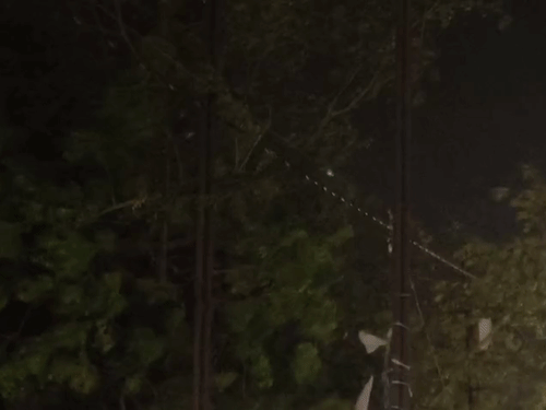 
                 अलीगढ़ में चली धूल भरी आंधी–बूंदाबांदी:शाम को अचानक बदला मौसम, कई इलाकों की बत्ती गुल 
            