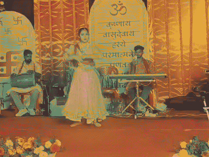 
                 गोरखपुर में भारतीय नववर्ष पर झूमे लोग, देखें VIDEO:शिव प्रताप शुक्ला बोले- हमारे राम विराजमान हैं, हर साल होना चाहिए ऐसा कार्यक्रम 
            