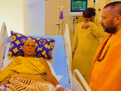 
                 रिपोर्ट बेहतर हुई तो 19 को अयोध्या आऐंगे महंत अवधेशदास:विंदुगद्याचार्य महंत देवेंद्रप्रसादाचार्य और महंत जनमेजय शरण ने लखनऊ पहुंचकर लिया हाल 
            