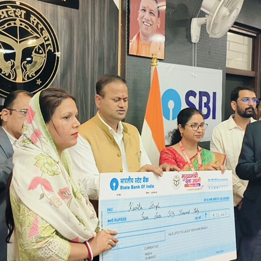 3800 से अधिक युवाओं ने लिए मुख्यमंत्री युवा लोन:आजमगढ़ में लगातार बड़ी संख्या में रोजगार के सेक्टर में युवा बढ़ रहे हैं आगे