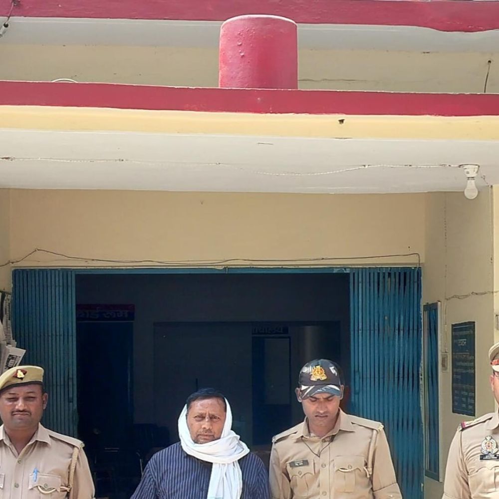 नौकरी दिलाने के नाम पर 12 लाख की धोखाधड़ी:आजमगढ़ पुलिस से आरोपी को किया गिरफ्तार, जांच में जुटी पुलिस