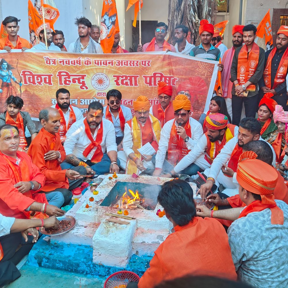 लखनऊ में विश्व हिंदू रक्षा परिषद का प्रदर्शन:सतनातन अयोग गठित करने की मांग , गोपाल राय बोले- बड़ा इमामबाड़ा पर हवन करेंगे