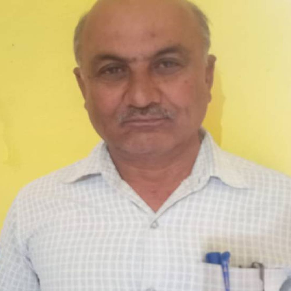 झांसी में सड़क हादसे में टीचर की मौत:बाइक से ड्यूटी करने प्राइमरी स्कूल जा रहे थे, घर से 2Km दूर बाइक ने उड़ाया