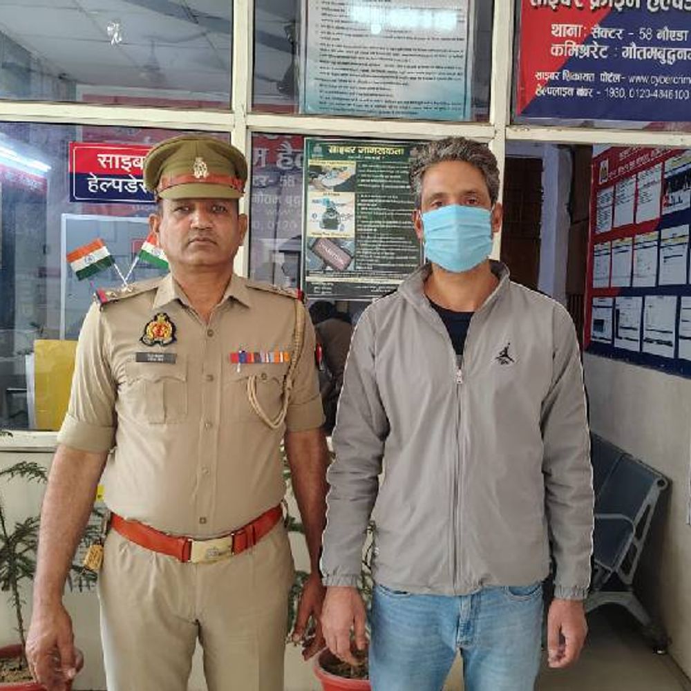 नोएडा पुलिस ने कश्मीर से पकड़ा वांछित:पांच साल से था फरार, महिला से मांगे थे 40 लाख , वीडियो अपलोड करने की दी धमकी