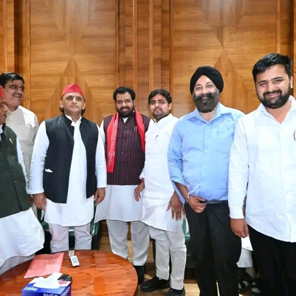 सेंट्रल मार्केट प्रकरण में फिर अखिलेश यादव से मिले सपाई:संसद सत्र के दौरान ही मेरठ-हापुड़ सांसद अरुण गोविल से भी बातचीत