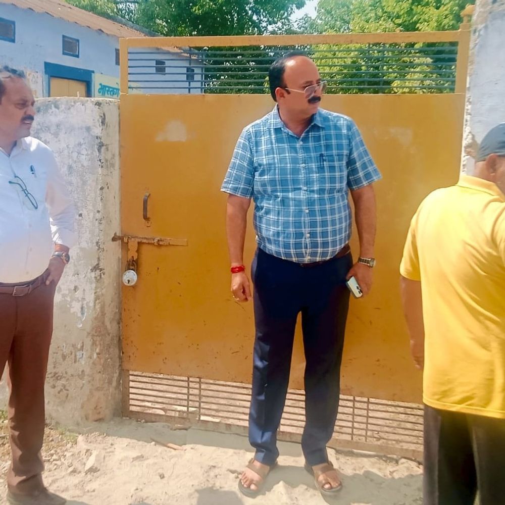 गैस सिलेंडर न देने वाली पुष्पा गैस एजेंसी में छापा:एजेंसी का लाइसेंस निलंबित करने की हुई संस्तुति, छापे के दौरान नहीं मिले जिम्मेदार