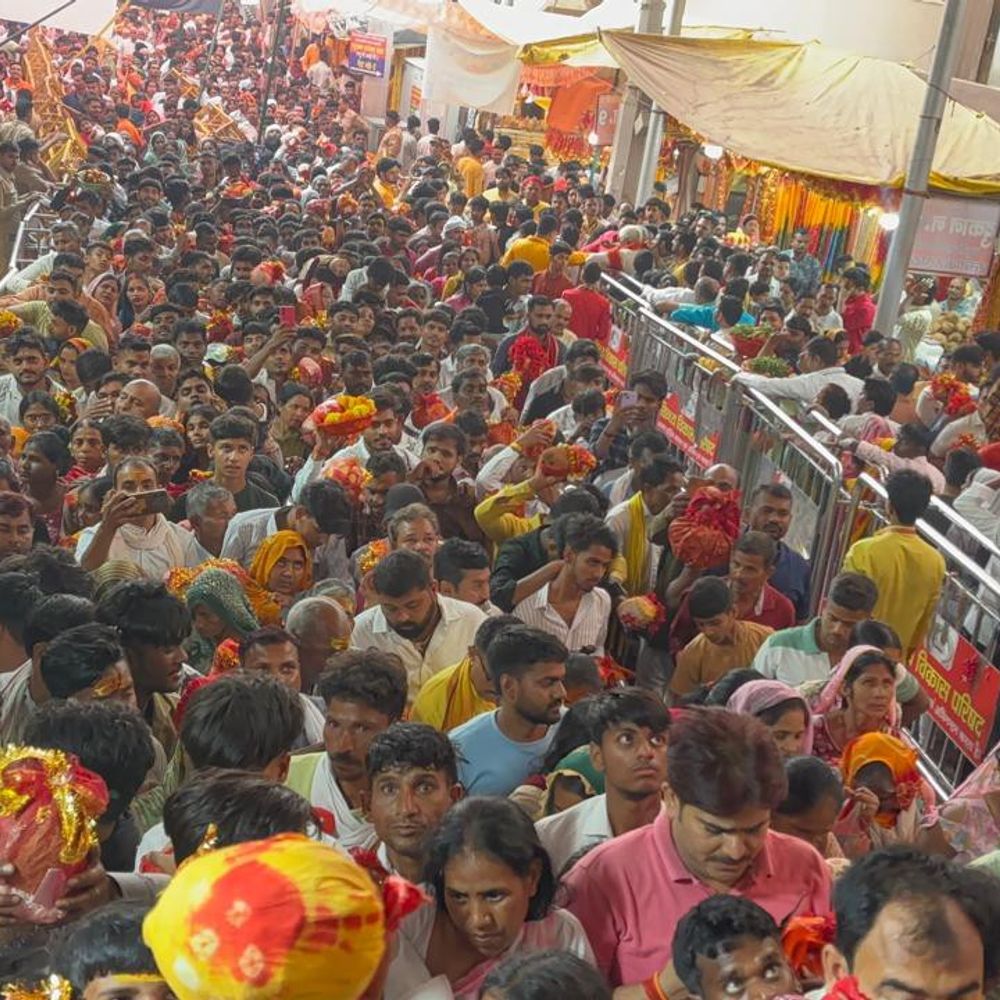 मंगला आरती के साथ चैत्र नवरात्रि मेला शुरू:विंध्य धाम में उमड़ी भक्तों की भीड़, जयकारों से गूंजा पूरा क्षेत्र