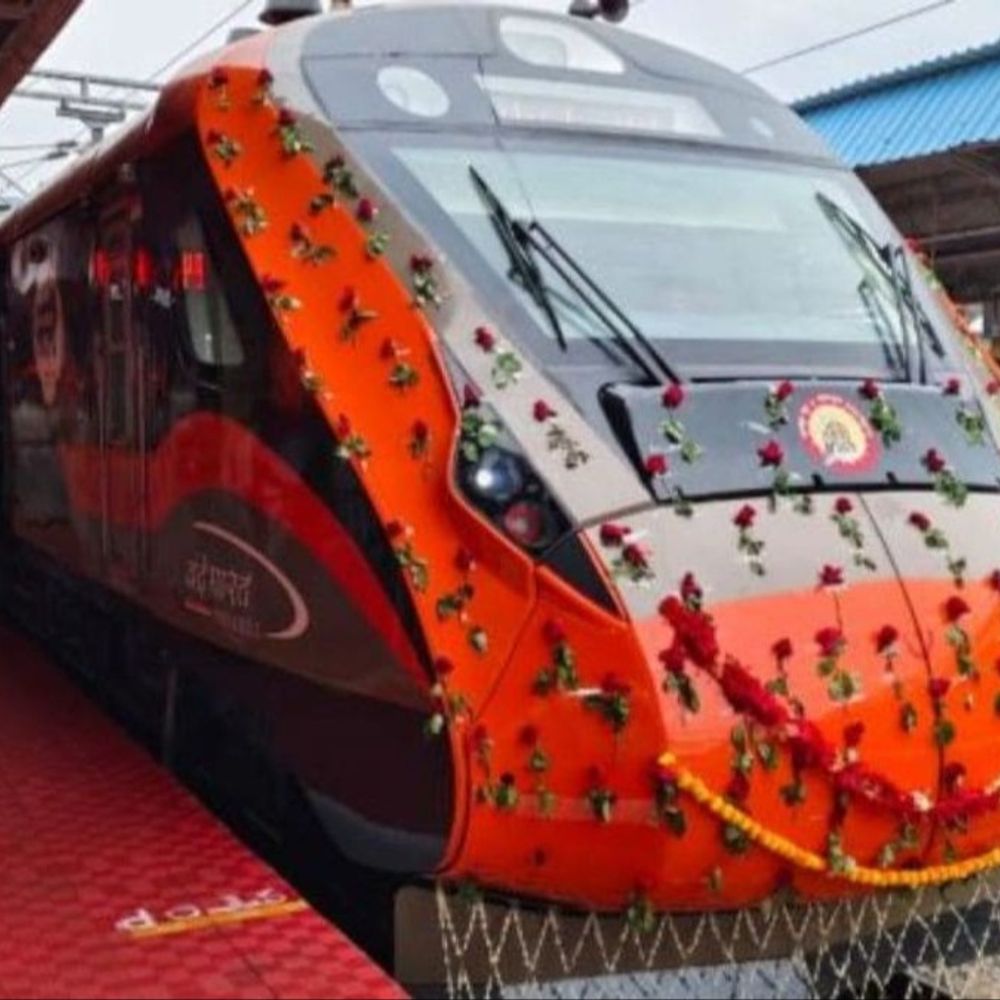 गोमतीनगर-छपरा के बीच दौड़ेगी नई वंदे भारत ट्रेन:लखनऊ से छपरा तक इसी महीने शुरू होने की तैयारी, रेलवे बोर्ड से मंजूरी का इंतजार