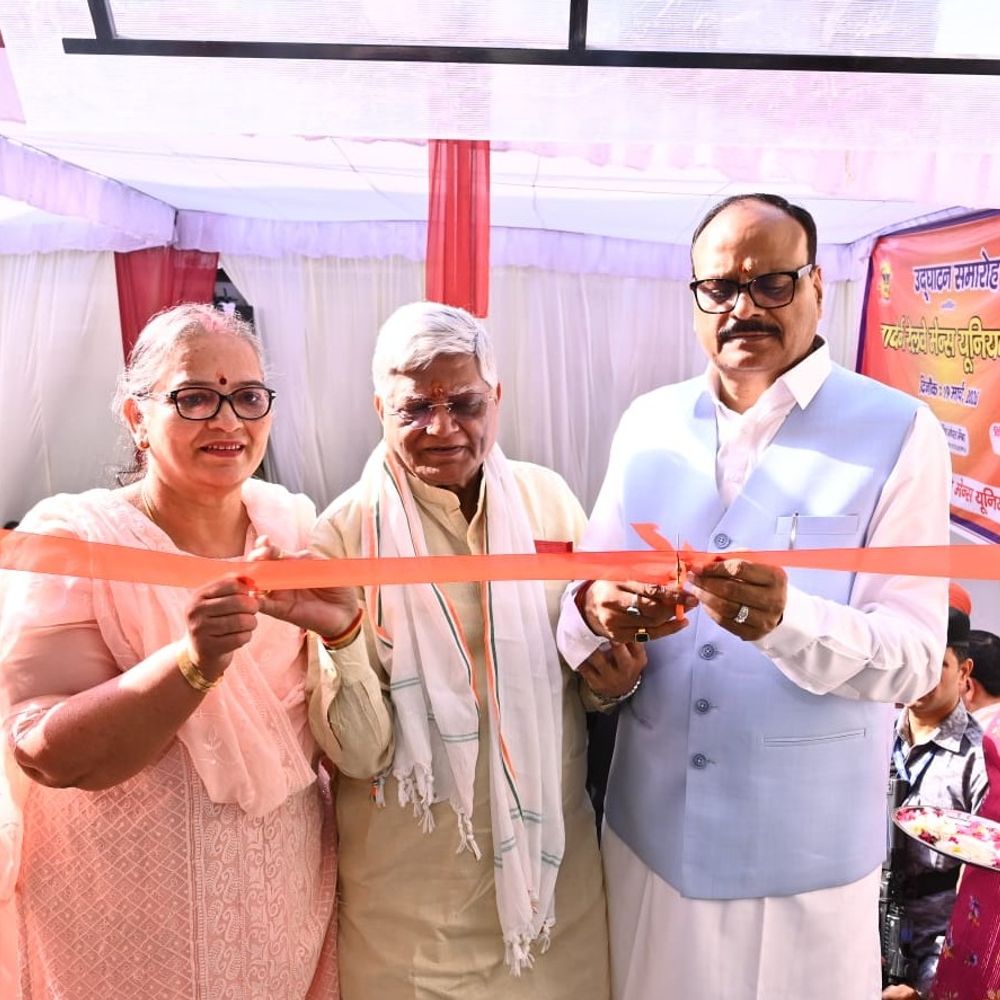 लखनऊ में पुनर्निर्मित रेलवे यूनियन भवन का उद्घाटन:डिप्टी सीएम ब्रजेश पाठक और मेयर सुषमा खर्कवाल ने फीता काटा, कर्मचारी रहे मौजूद