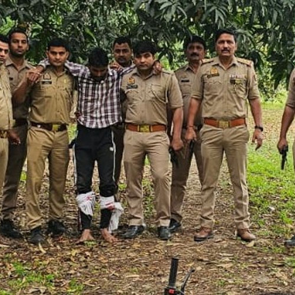 सहारनपुर में 50 हजार का इनामी गिरफ्तार, साथी फरार:रोकने पर पुलिस पर फायरिंग की, जवाबी कार्रवाई में एक बदमाश के पैर में लगी गोली