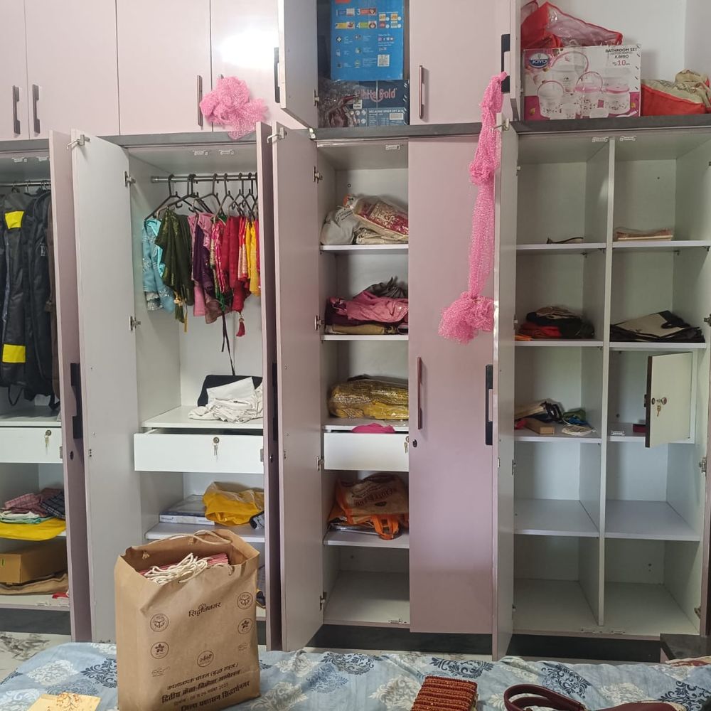 PCS अफसर और फौजी के घर से लाखों की चोरी:बस्ती के मरवटिया बाबू गांव में तीन मकानों में हुई वारदात