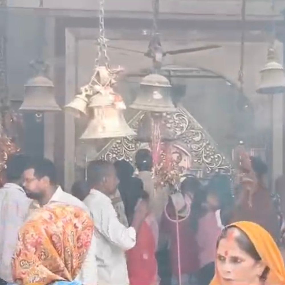 नवरात्रि का पहला दिन, मां शैलपुत्री की पूजा:रायबरेली के दुर्गा मंदिरों में उमड़ी भक्तों की भीड़