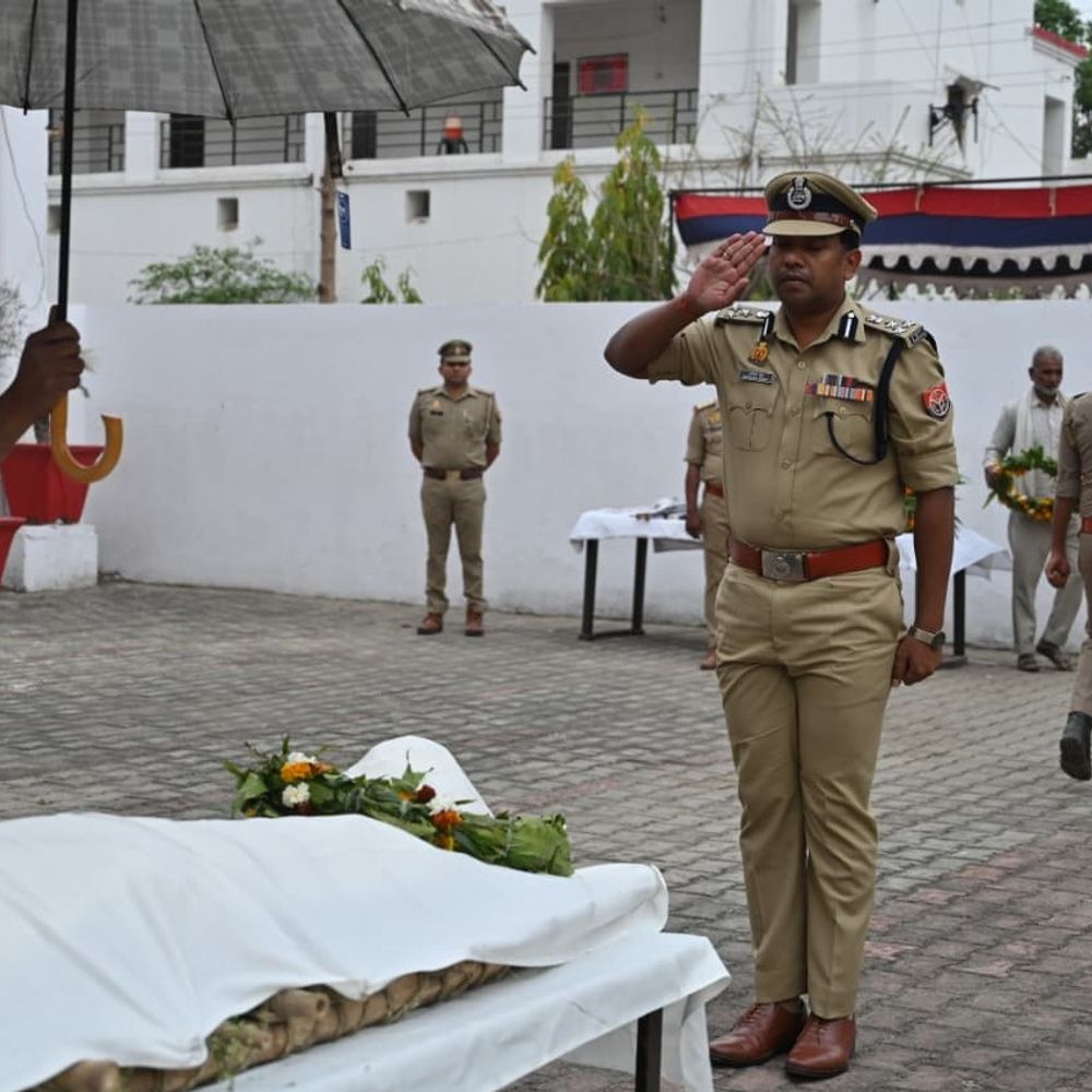 सहारनपुर में यूपी-112 के मुख्य आरक्षी का निधन:लंबे समय से बीमार चल रहे थे, पुलिस सम्मान के साथ दी गई अंतिम विदाई