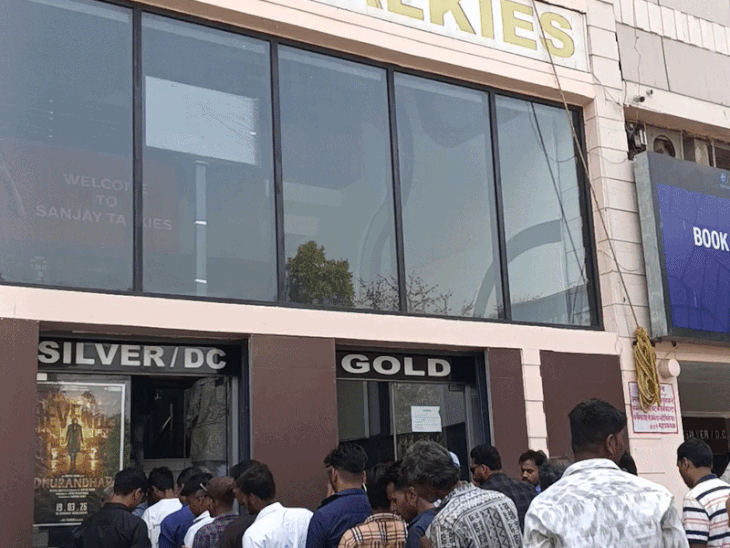 
                 आगरा में ‘धुरंधर 2’ को जबरदस्त रिस्पॉन्स:पहले ही दिन सिनेमाघरों में उमड़ी भीड़, लोग बोले- पहली वाली से ज्यादा अच्छी 
            