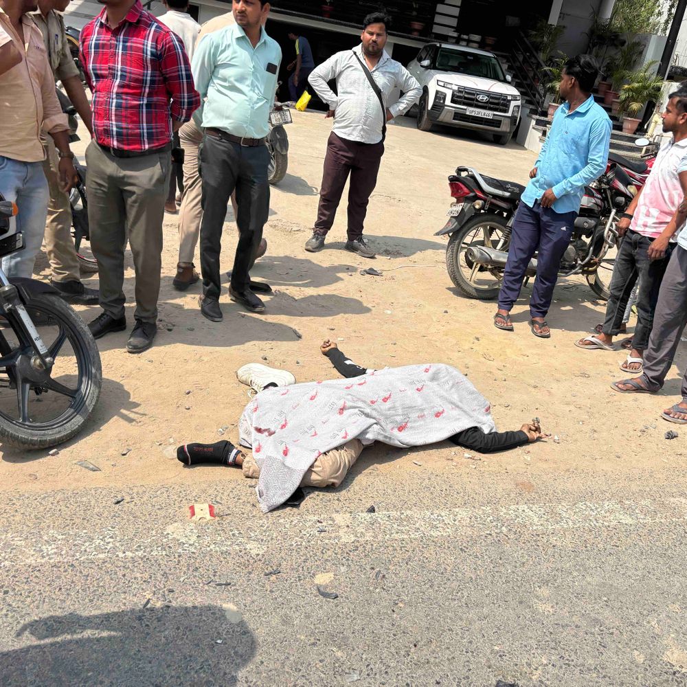 गोरखपुर में टेंपो-बाइक की टक्कर में एक की मौत:कौड़ीराम एक्सिस बैंक के पास हादसे में तीन घायल, इलाज जारी