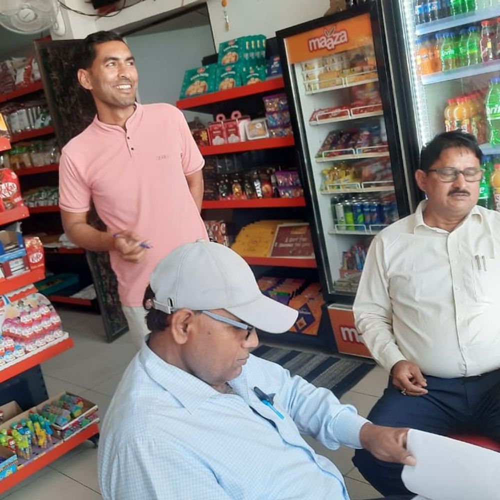 कुशीनगर में 31 नमूनों की जांच में एक अशुद्ध मिला:कुशीनगर में ‘फूड सेफ्टी ऑन व्हील’ अभियान, चार नमूने प्रयोगशाला भेजे