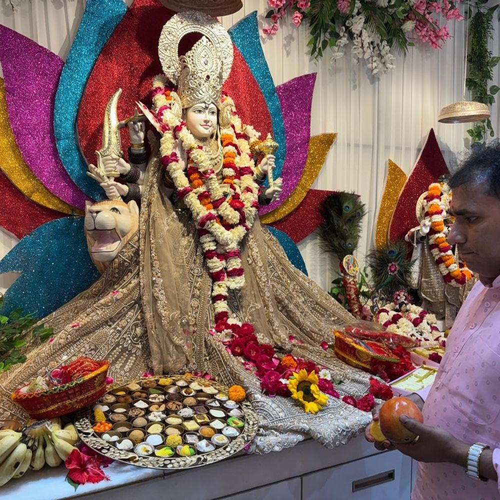 चैत्र नवरात्रि के पहले दिन, मां शैलपुत्री की विशेष पूजा:लखनऊ के सिद्धेश्वरी सेठानी माता मंदिर में देवी चढ़ाया गया छप्पन भोग