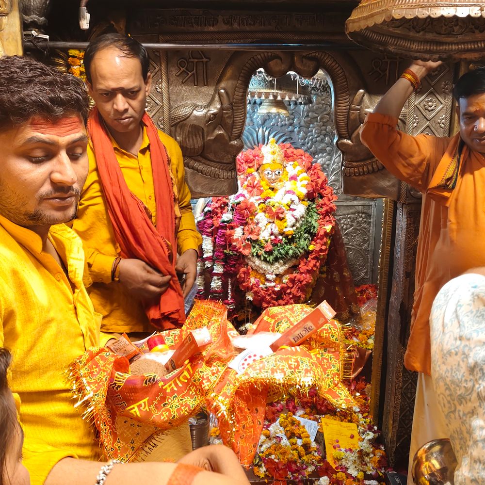 कौशांबी कड़ाधाम में नवरात्रि मेला शुरू, पहले दिन भारी भीड़:मां शीतला के दर्शन को उमड़े श्रद्धालु, सुरक्षा के कड़े इंतजाम