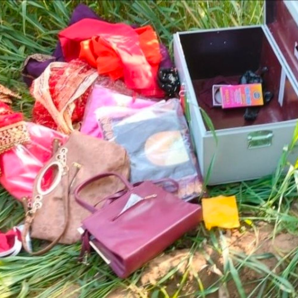 हरदोई में चोरी, सास-बहू के जेवर और नकदी गायब:खाली बक्से मकान से कुछ दूर पड़े मिले, 10 मार्च को बेटी की शादी थी