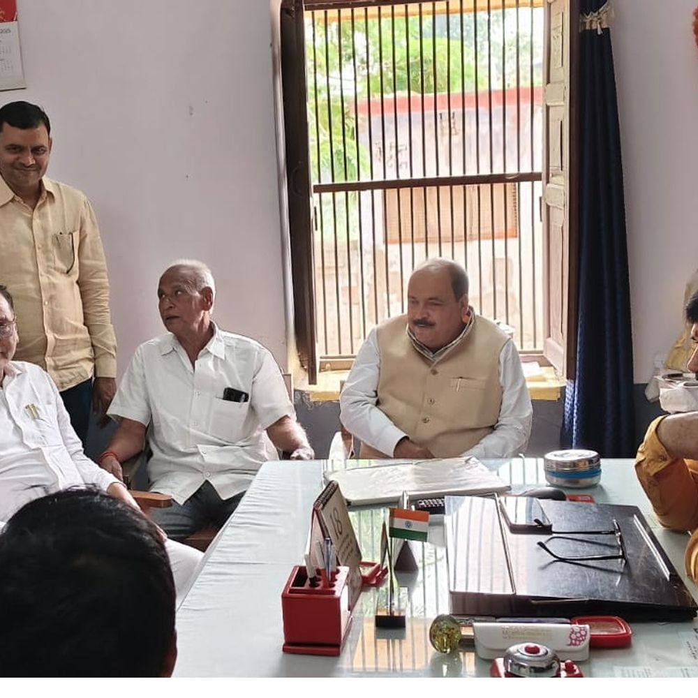 शिक्षक विधायक ने मूल्यांकन केंद्रों का निरीक्षण किया:शिक्षकों की समस्याएं सुनीं, समाधान का आश्वासन दिया