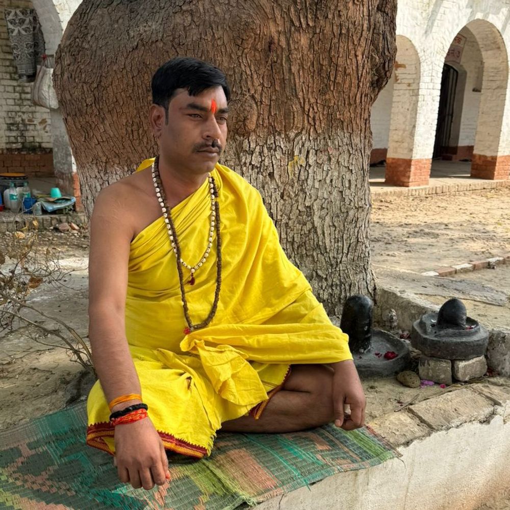 सुल्तानपुर जेल में मुस्लिम बंदी फहीम ने रखा नवरात्रि व्रत:पीला वस्त्र पहना, तिलक लगाकर की पूजा, कुल 252 कैदी कर रहे उपवास