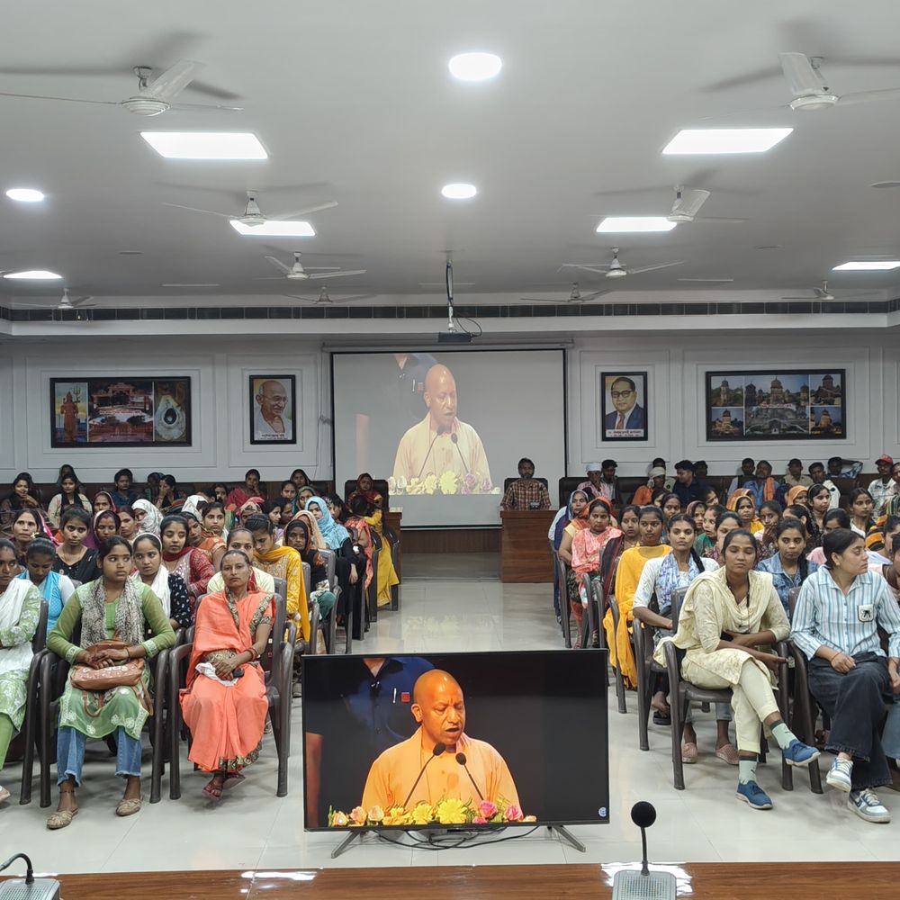 लखीमपुर में नौ दिवसीय मेले और प्रदर्शनी का आयोजन:युवाओं को स्वरोजगार और उद्योग योजनाओं की जानकारी मिली