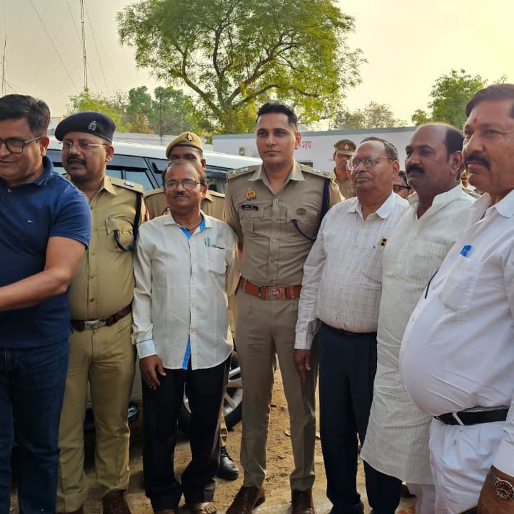 नवरात्रि-ईद पर डीएम-एसपी ने की पीस कमेटी बैठक:प्रतापगढ़ में विवाद या अफवाह से बचने के लिए सतर्क रहने की अपील