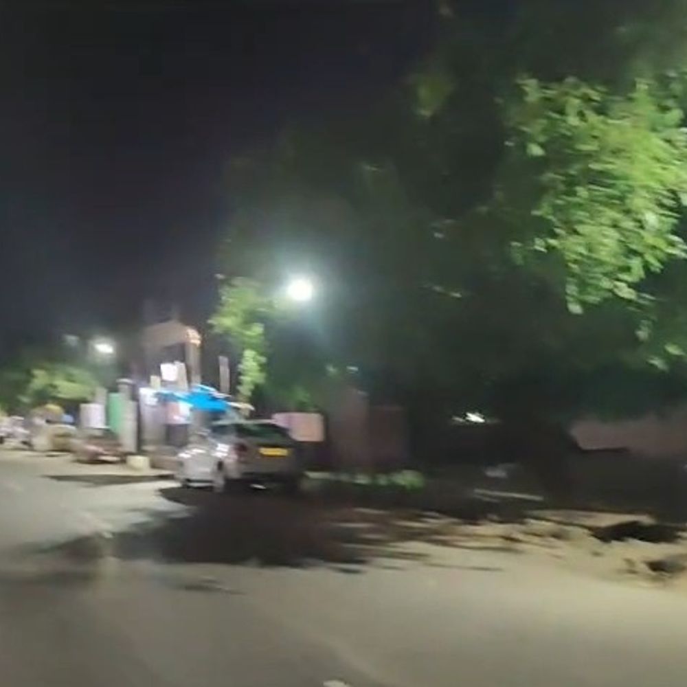 फर्रुखाबाद में तेज हवा के साथ बूंदाबांदी:गेहूं और सरसों की फसल गिरने का खतरा, आलू की खुदाई भी चल रही