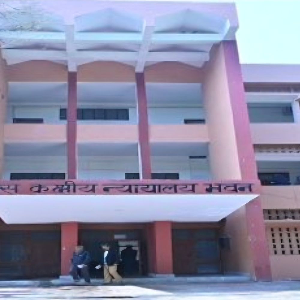 प्रधान पति समेत 10 लोगों पर मुकदमा दर्ज:तोड़फोड़ और लूट के मामले में कोर्ट के आदेश पर कार्रवाई