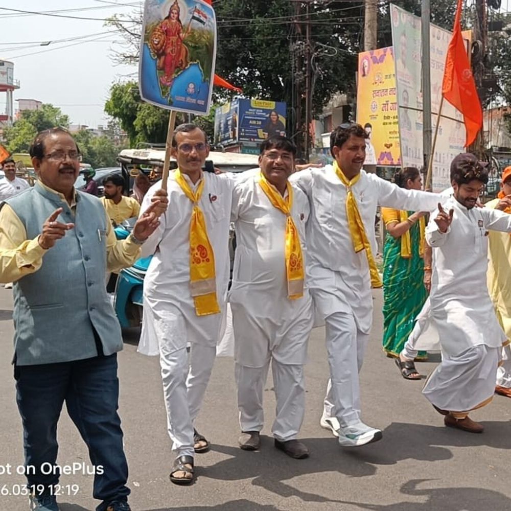 लखनऊ में सनातन नववर्ष पर दिखा आस्था-उत्साह का संगम:पावन चिंतन धारा आश्रम ने निकाली भव्य बधाई यात्रा