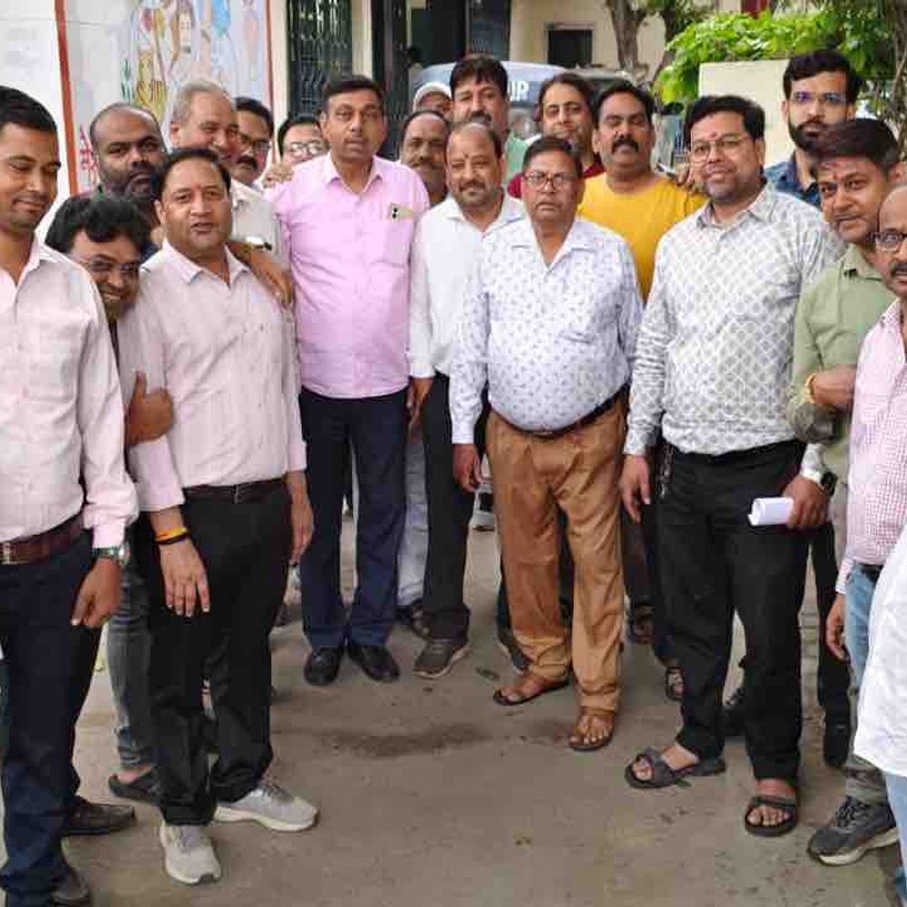 भर्ती परीक्षाओं में मेडिसिन मार्केट बंद नहीं होगा:डीएम ने दवा विक्रेताओं को दिया आश्वासन, सीओ सिटी ने भी की पुष्टि