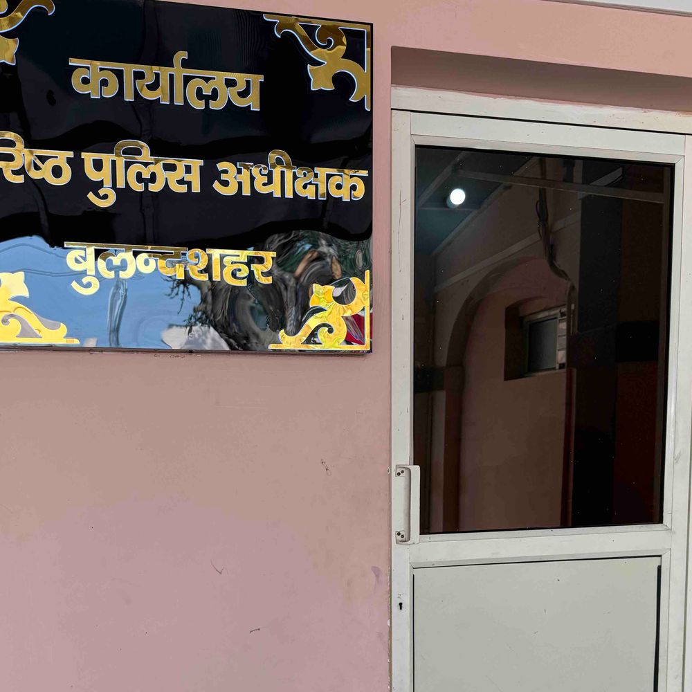 बुलंदशहर में 1.30 लाख की लूट के तीन आरोपी गिरफ्तार:मुर्गी फर्म संचालक से की थी लूट, तमंचा-कारतूस और कार बरामद