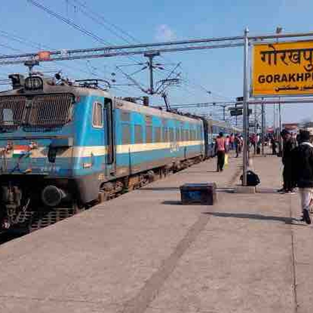 गोरखपुर से मुंबई जाने वालों को मिलेगी राहत:अब रेगुलर चलेगी दादर-गोरखपुर ट्रेन, किराया भी होगा कम