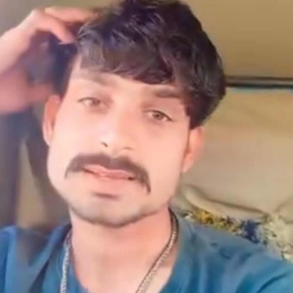 एटा में बाइक विद्युत पोल से टकराई, युवक की मौत:दोस्त के घर से लौटते समय कल्याणपुर के समीप हुआ हादसा