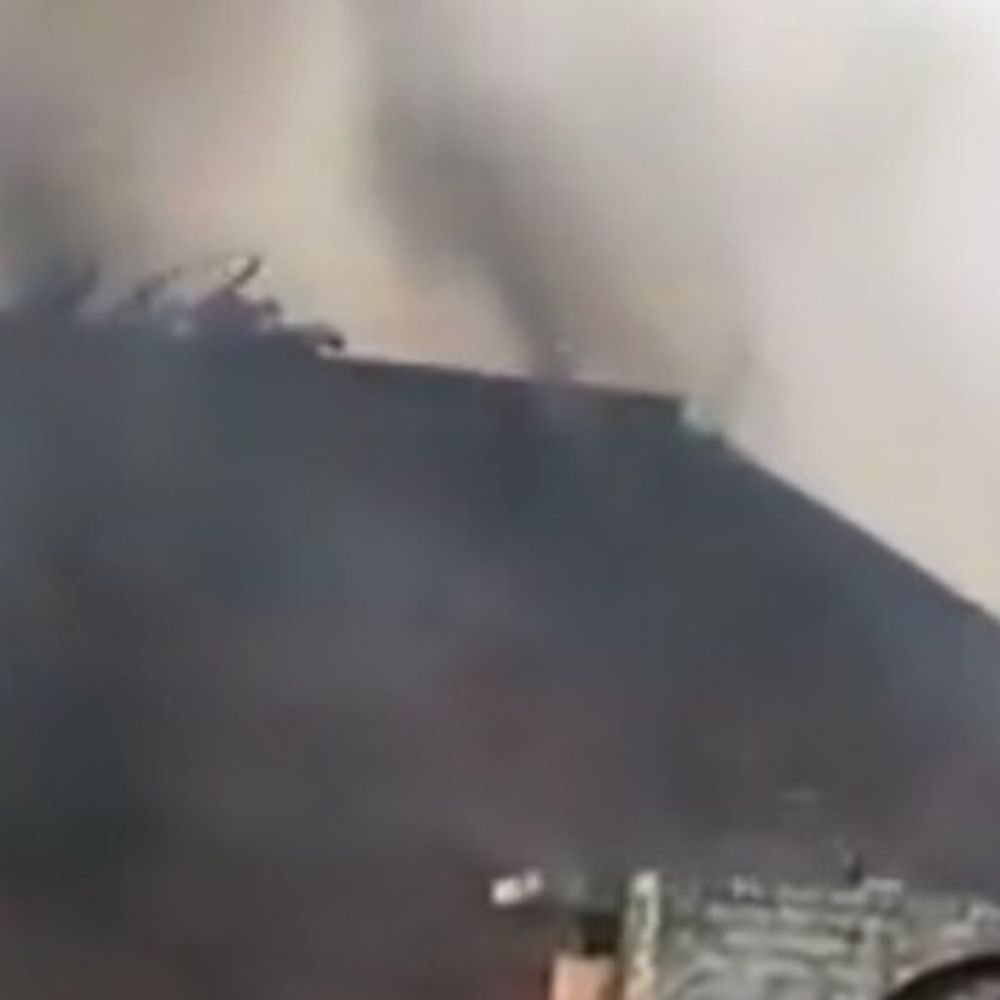 बिलग्राम के अख्तियारपुर गांव में भीषण आग:पांच घर जलकर राख, लाखों का नुकसान