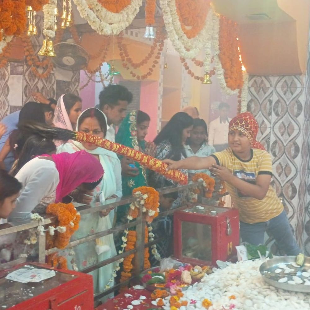 बिजनौर के देवी मंदिरों में शुरू हुआ चैत्र नवरात्र:रंग-बिरंगी सजावट, श्रद्धालुओं की लगी लंबी कतार; सुरक्षा के पुख्ता इंतजाम