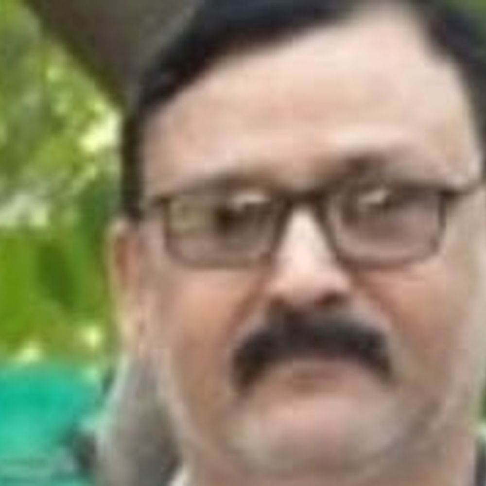 हरदोई में एसआईआर बैठक में लड़खड़ाए बीईओ:शराब के नशे में होने की आशंका, एडीएम ने दिए मेडिकल कराने के निर्देश